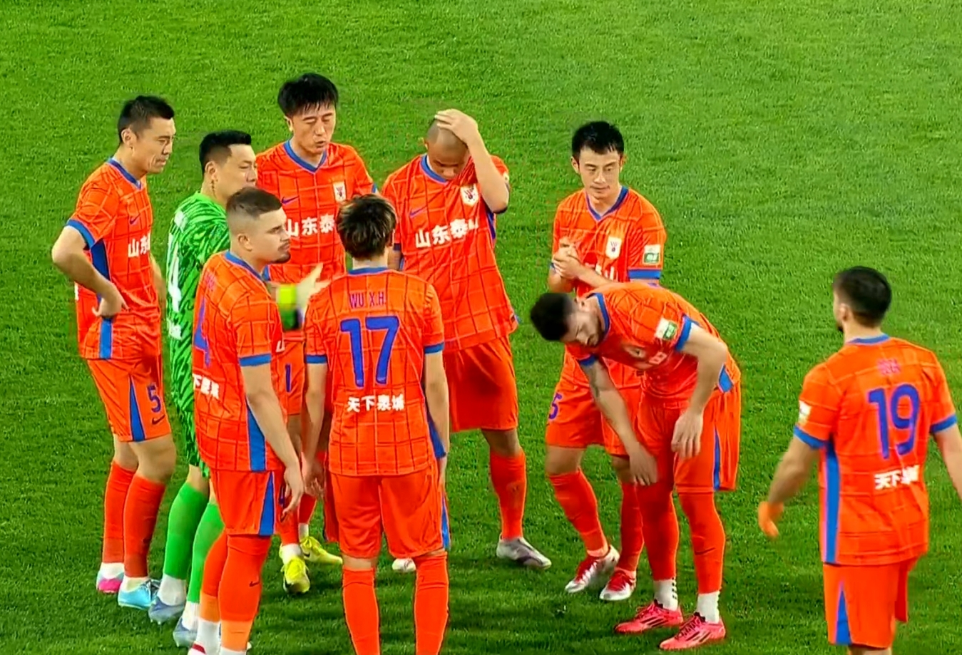 客场作战,争冠球队力克对手 客场作战,争冠球队力克对手