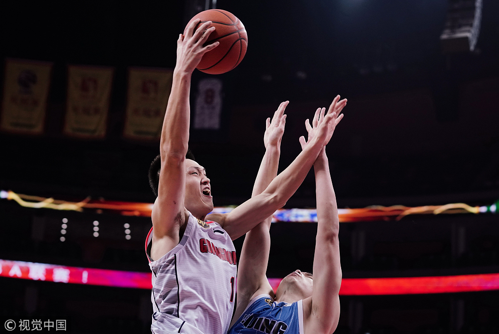 IM体育社区互动入口-福建队逆转青岛队，麦科勒姆带队取胜
