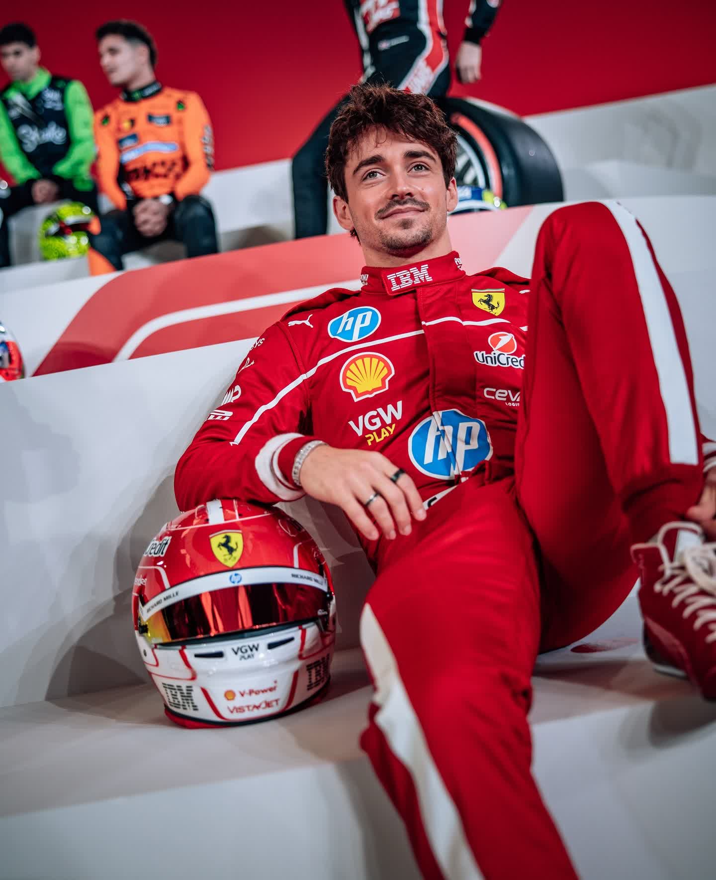 法拉利绝杀红牛二队,塞恩斯关键制胜 法拉利绝杀红牛二队,塞恩斯关键制胜