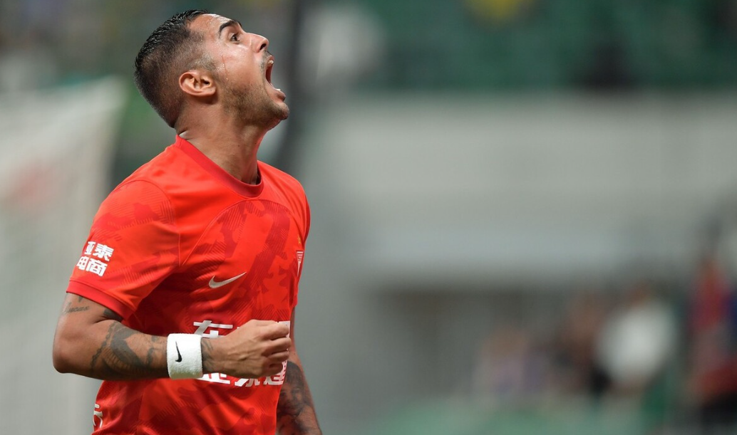 神奇进球让球迷惊掉下巴，比赛充满惊喜