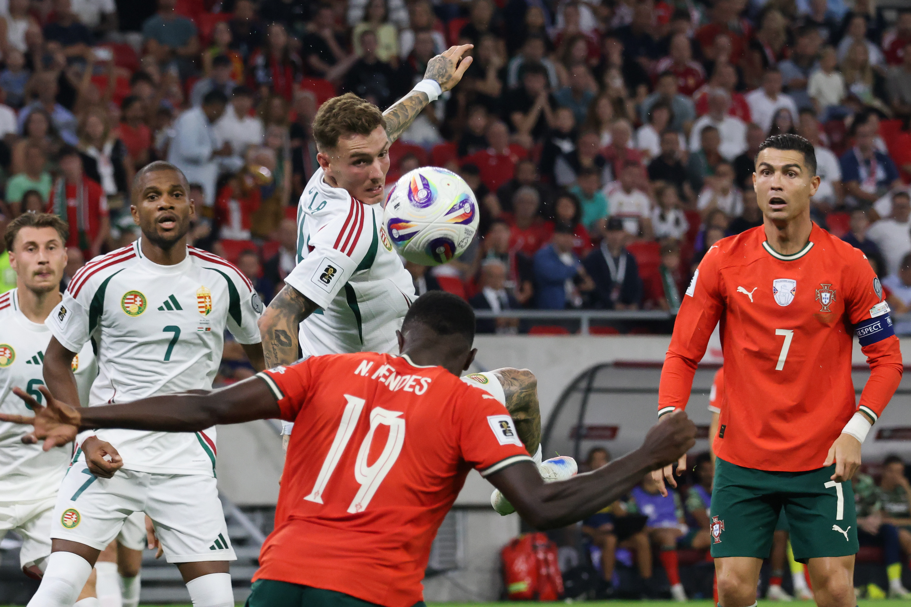 葡萄牙在关键比赛中力克对手，晋级欧洲杯半决赛