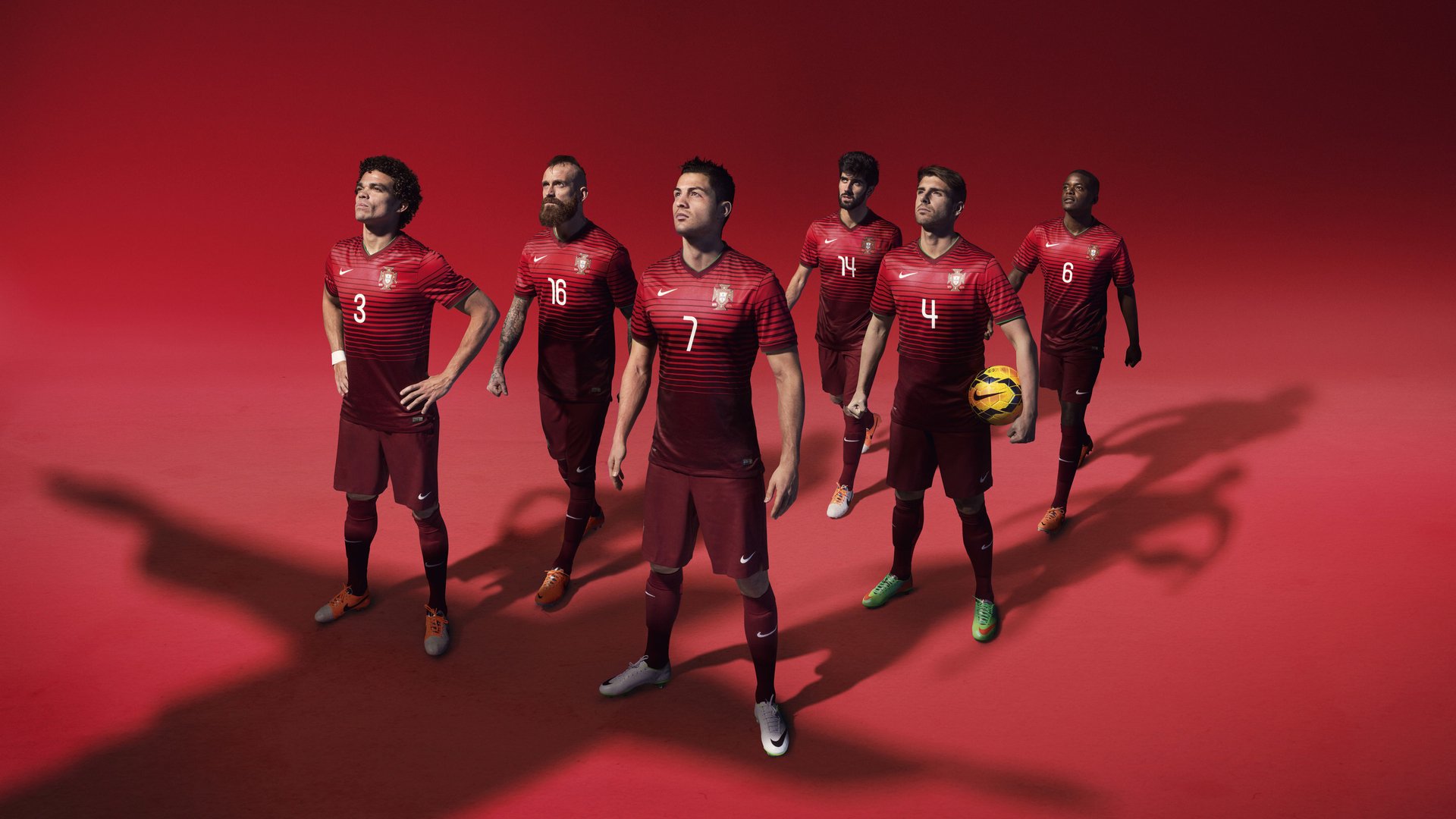 IM体育世界杯2026-挪威的极夜与伯纳乌的极光，当马丁内利扛起银河战舰